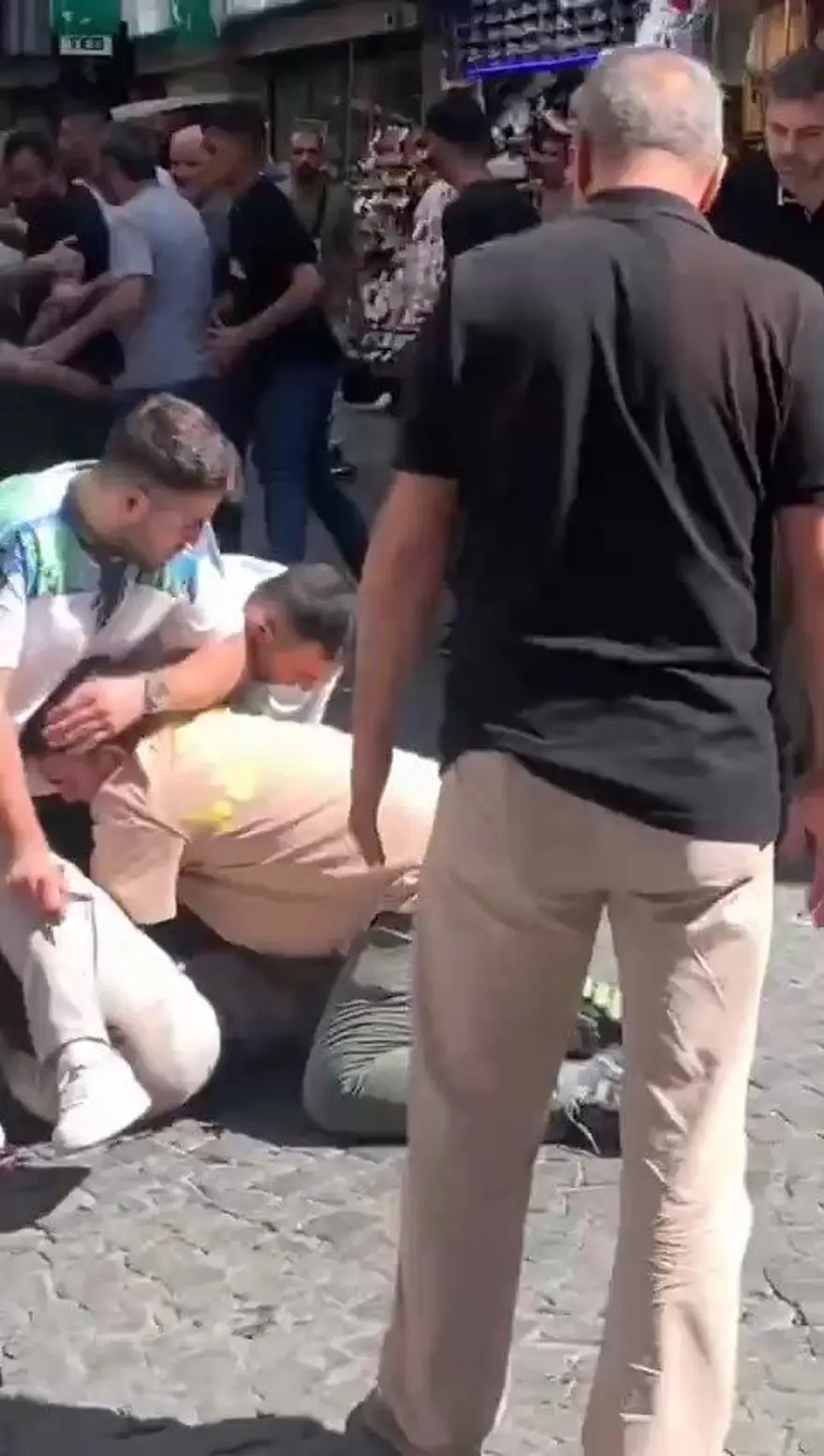 Fatih Mısır Çarşısı'nda silahlı kavga 4