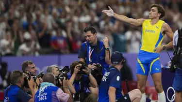 Rekorlar kıran Armand Duplantis'ten, Yusuf Dikeç pozu