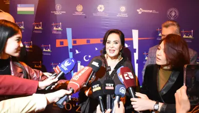 Türkan Şoray'a Özbekistan'da Sinema Onur Ödülü verildi