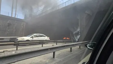 SON DAKİKA HABERİ: İstanbul'da TEM otoyolunda araç yangını