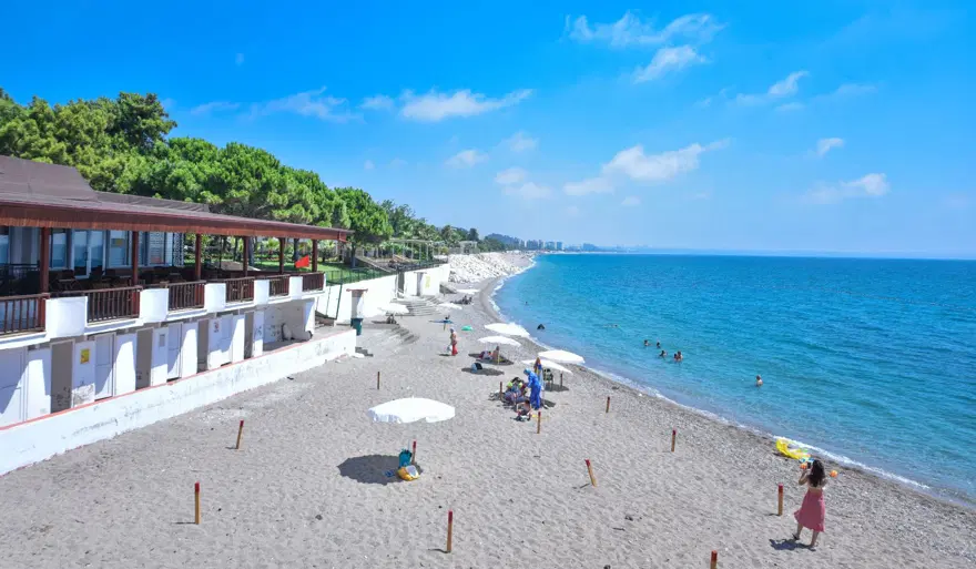 Konyaaltı Sahili 60 yılda 35 metre eridi, bir havluluk yer kaldı 4 Konyaaltı Sahili 60 yılda 35 metre eridi, bir havluluk yer kaldı 4
