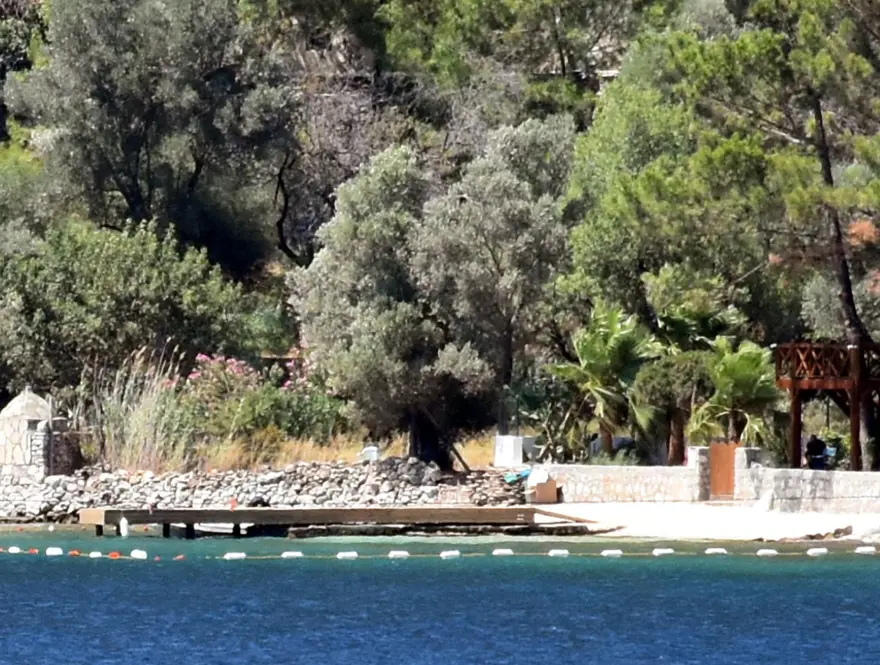 Şahan Gökbakar'ın villasının olduğu koydaki iskele için belediyeye 'kaldırılsın' yazısı 4