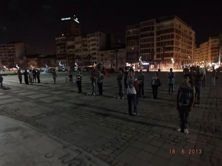 'Duran adam'lar sosyal medyada 5