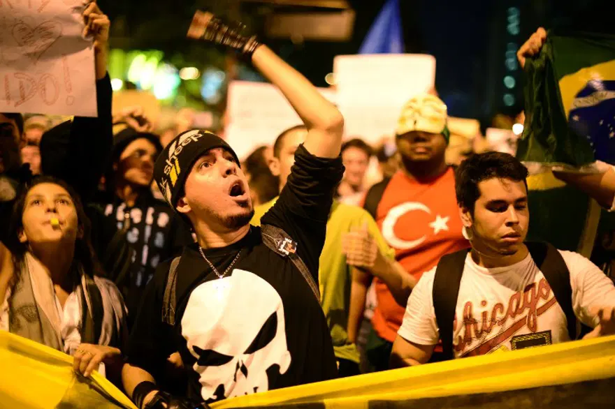 Brezilya'da 200 bin kişi ayakta 13
