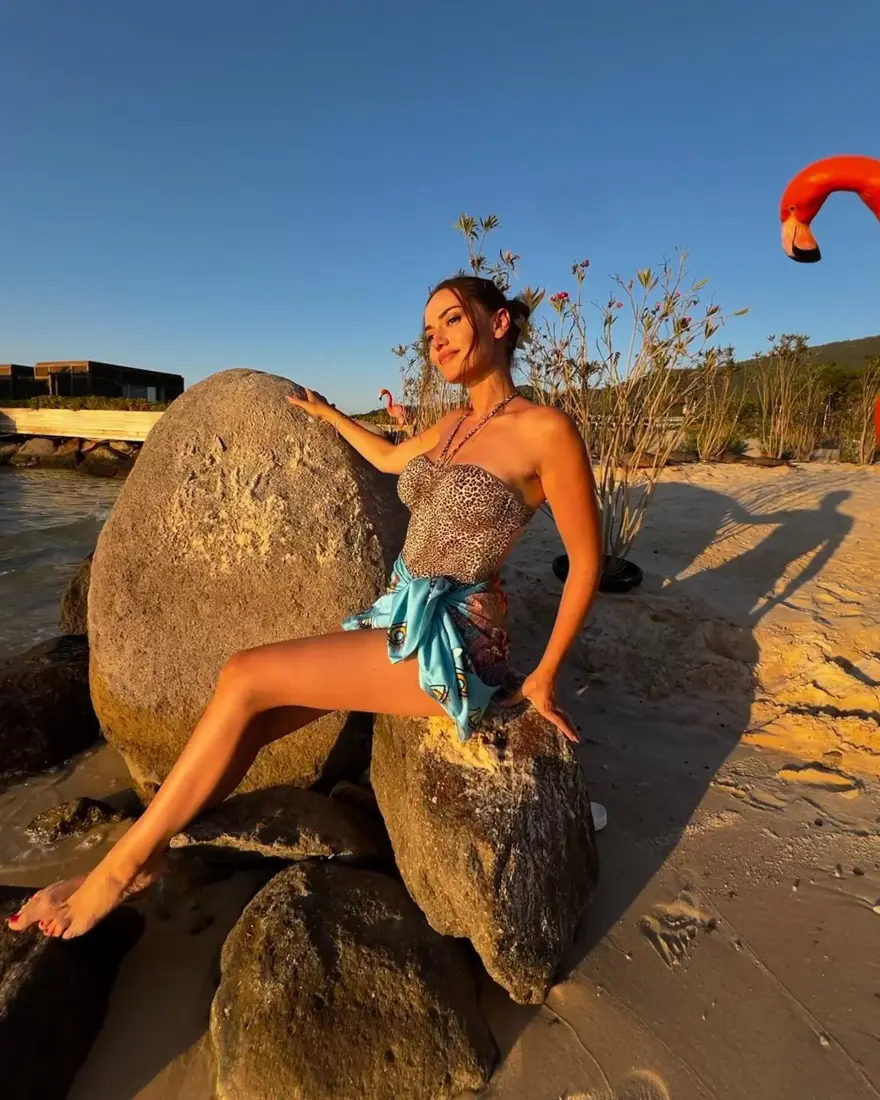 Ünlü oyuncu Fahriye Evcen'den tatil kareleri 4