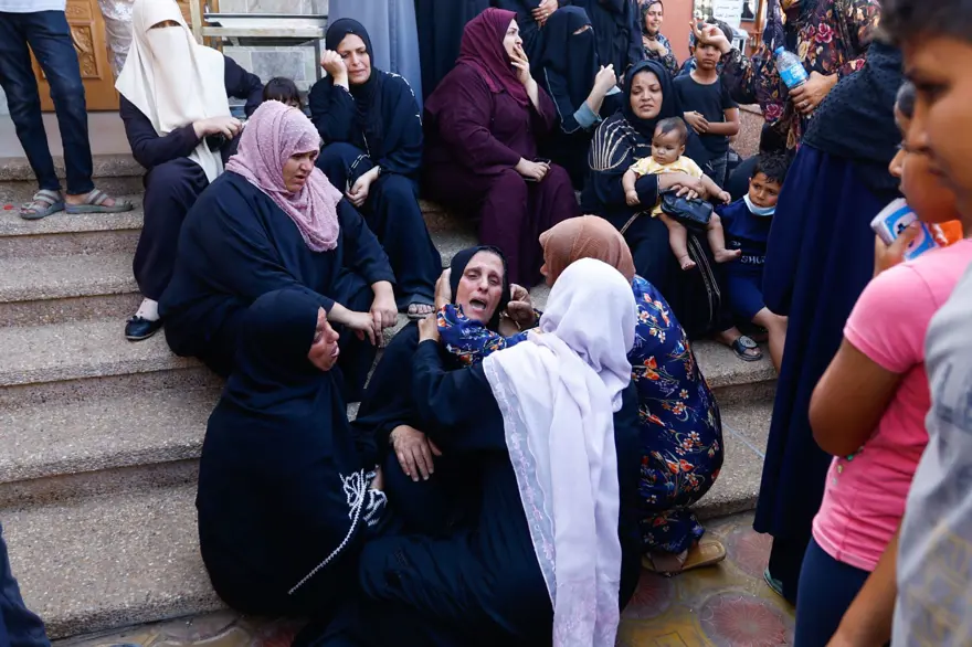 Gazze'deki hükümet: İsrail ordusu son 3 günde 8 hastaneyi doğrudan bombaladı 2