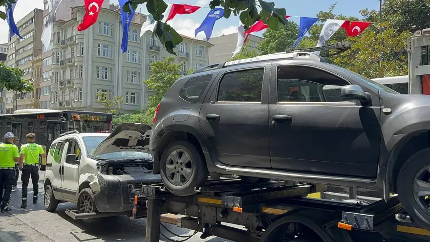 Şişli’de trafiği durduran kaza 1