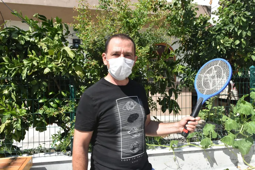 Kanalizasyonsuz mahallede raketlerle sinek avı 7