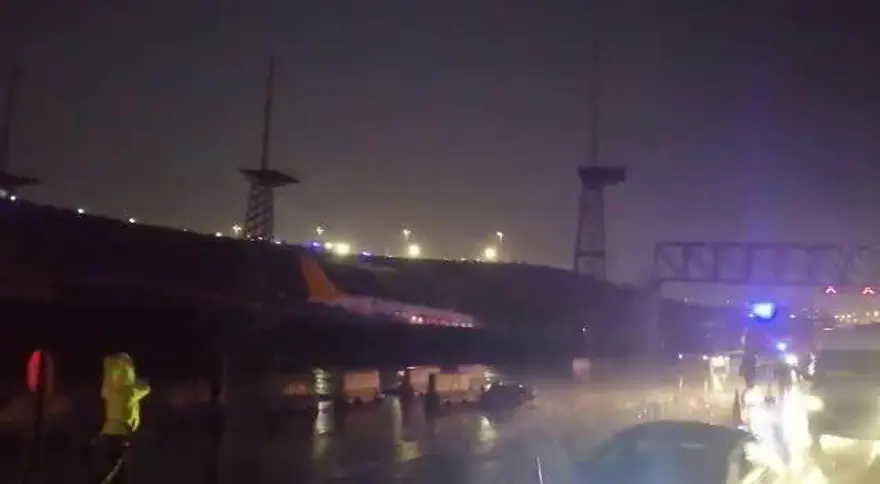 Sabiha Gökçen'de pistten çıkan uçaktan ilk görüntüler 21