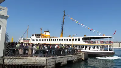 Adalariskelesinde bayram kalabalığı