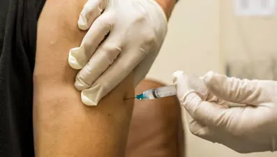 Cinsel yolla bulaşan gonore enfeksiyonuna karşı ilk aşılama başıyor