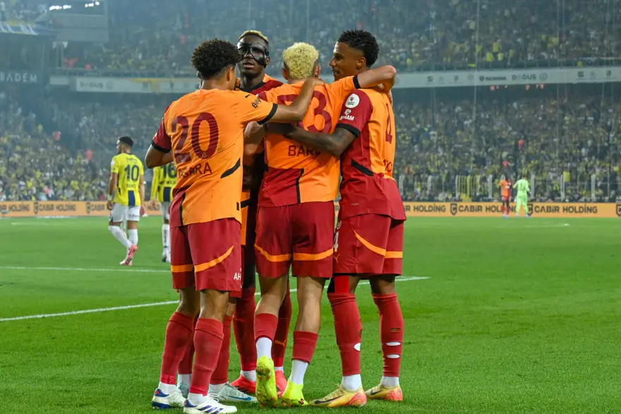 Kadıköy'de gol yağmuru: Galatasaray dev derbide Fenerbahçe'yi mağlup etti 