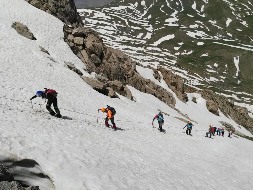 cilo sat dağları, hakkari dağları, hakkari dağcılık, hakkari cilo tırmanışı 2