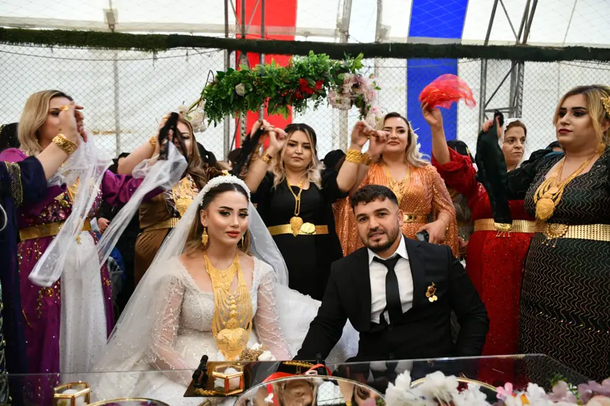 Şırnak’ta2 gün 2 gece süren aşiret düğünü: Gelin ve damada 2 milyon liralık takı takıldı 5