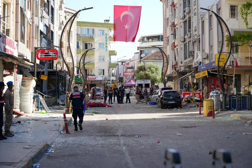 İzmir Torbalı’da patlama sonrası hasar tespit çalışmalarıbaşladı 8