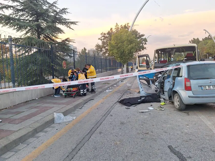 Ankara'da otomobil ile minibüs kafa kafaya çarpıştı: 1 ölü, 14 yaralı 5 Ankara'da otomobil ile minibüs kafa kafaya çarpıştı: 1 ölü, 14 yaralı 5