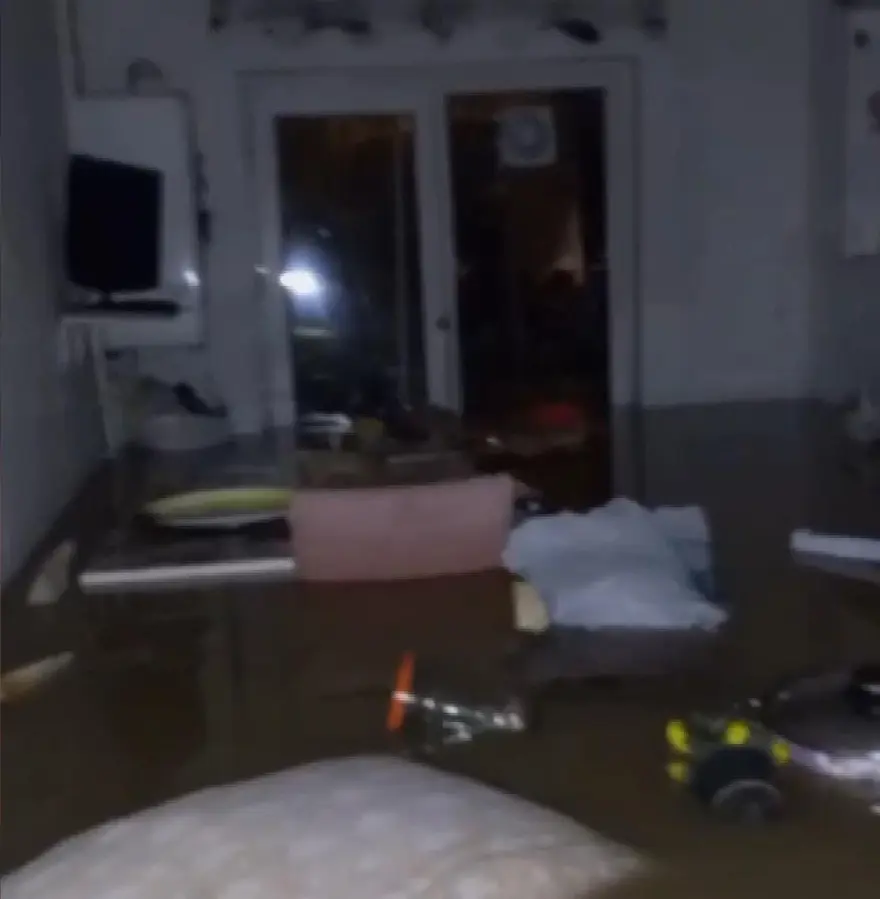 İstanbul'u sağanak vurdu: Ev ve iş yerlerini su bastı, sele kapılan 2 kişi hayatını kaybetti 19