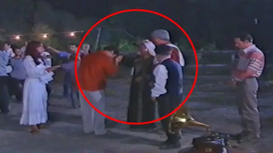 "ANNEM, BABAM, HALİT AYNI SAHNEDE" 4 "ANNEM, BABAM, HALİT AYNI SAHNEDE" 4