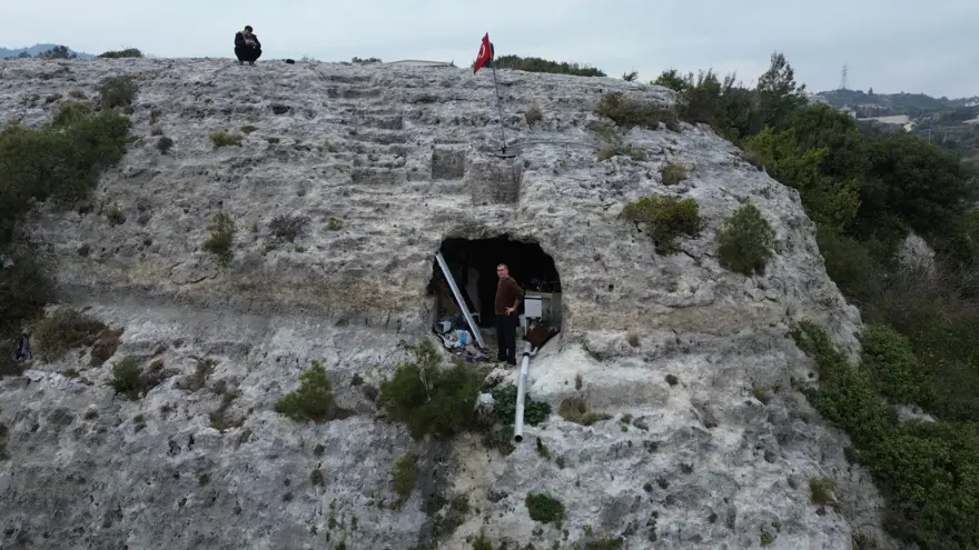 55 yaşındaki adam 2 yıldır mağarada yaşıyordu şimdi taşındı: "Mağaram mükemmeldi, bol oksijenliydi ve huzurluydum" 3