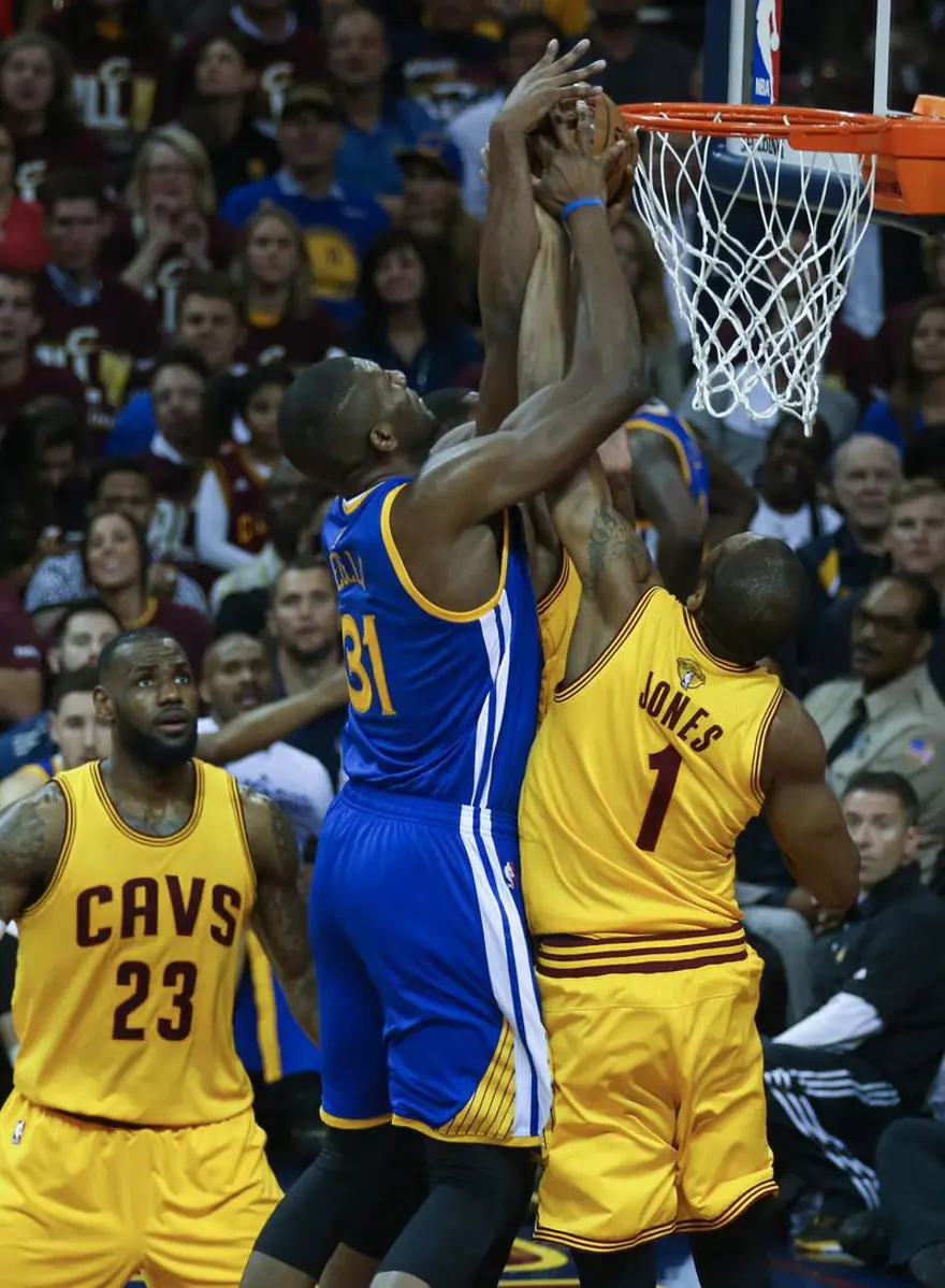 Cavaliers öne geçti , LeBron rekor kırdı 6