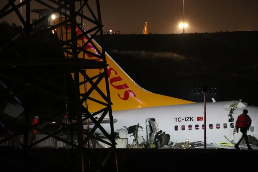 Sabiha Gökçen'de pistten çıkan uçaktan ilk görüntüler 22