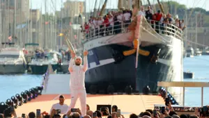 Olimpiyat ateşi Fransa'ya ulaştı