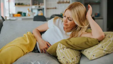 Kabızlığa neden olan hata: 25 yaşındaki kadın bağırsak kanseri riskiyle karşı karşıya