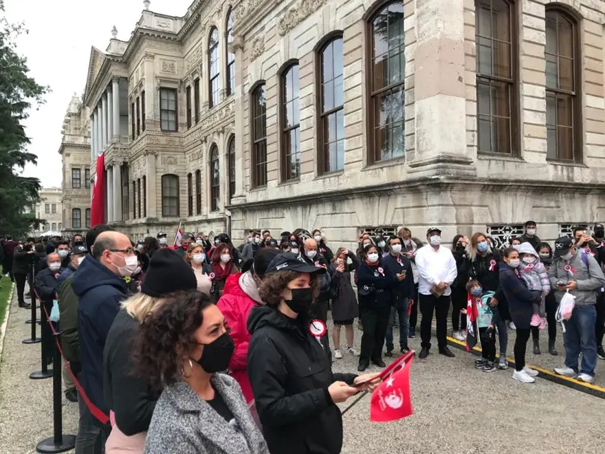 Vatandaşlar, Dolmabahçe Sarayı'nda Atatürk'ü andı 2