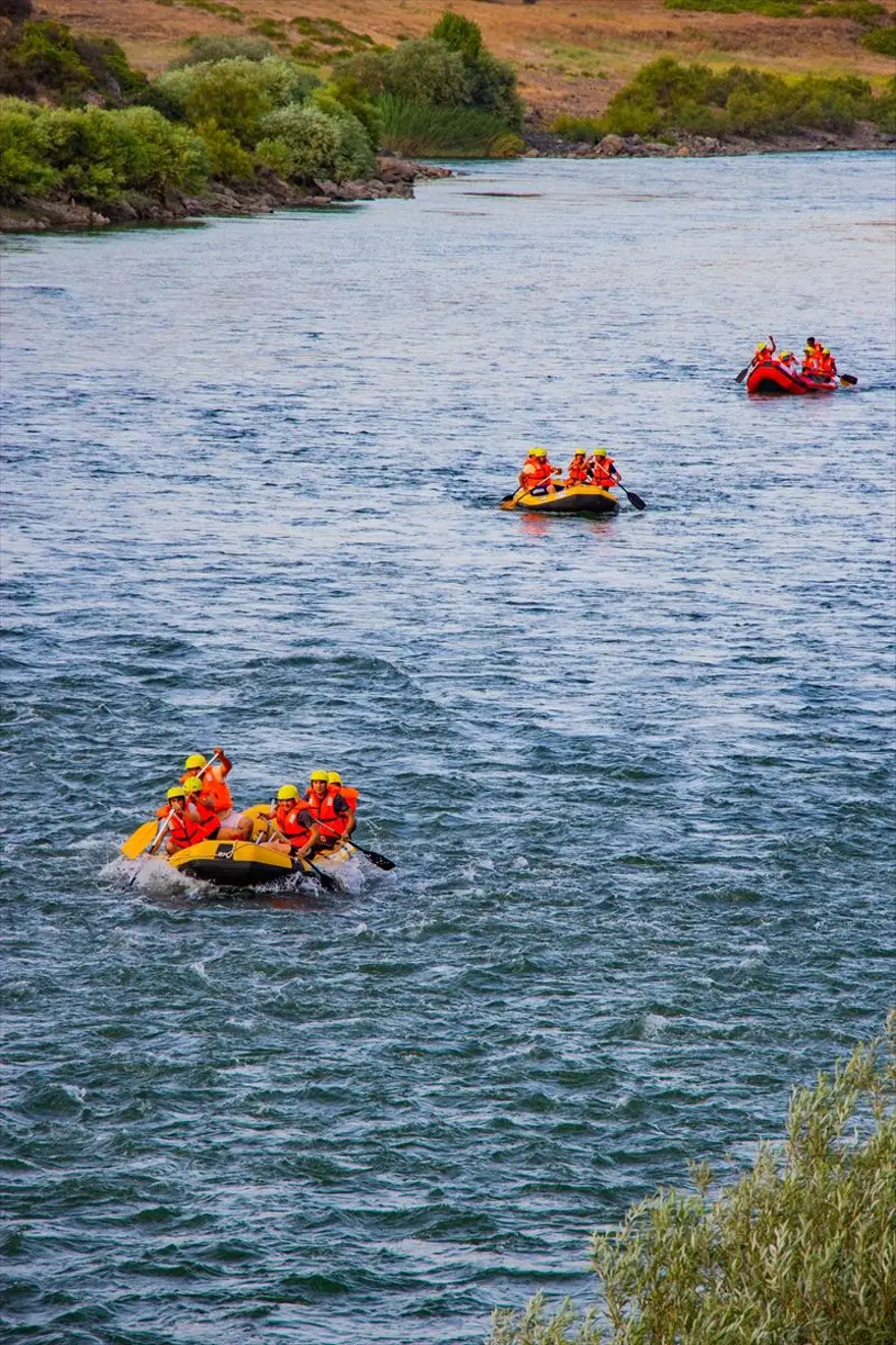 Elazığ'da Murat Nehri'nde rafting heyecanı 16 Elazığ'da Murat Nehri'nde rafting heyecanı 16