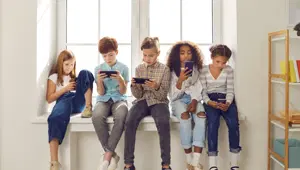 Akıllı telefona sahip olmak için doğru yaş nedir?