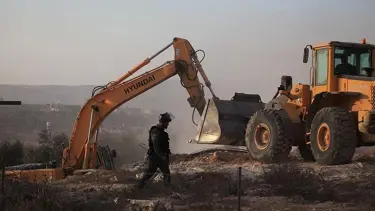 İsrail güçleri Filistinlilere ait yapıları yıktı
