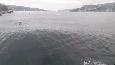 İstanbul Boğazı'nda dalgalar yükseldi