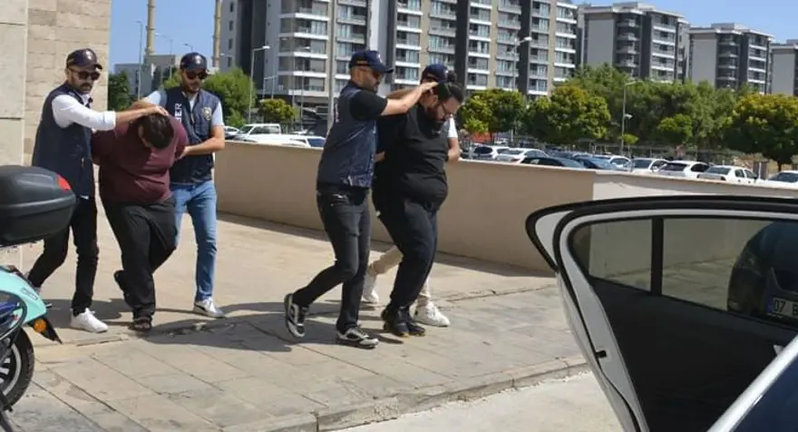 Müstehcenlik iddiasıyla tutuklanmıştı! Jahrein'den Elçin Sangu'ya "çomar" davası 1 Müstehcenlik iddiasıyla tutuklanmıştı! Jahrein'den Elçin Sangu'ya "çomar" davası 1