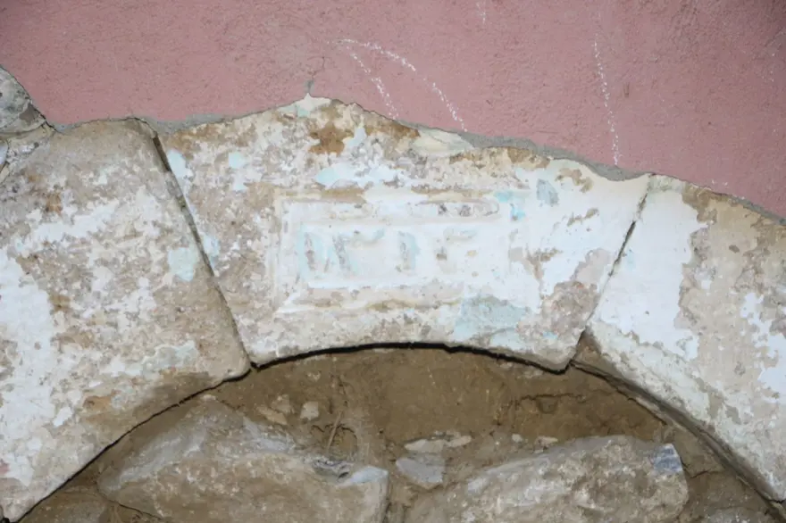 Tokat’takidepremler ortaya çıkardı: Sıvanın altından tarihi eser çıktı 1