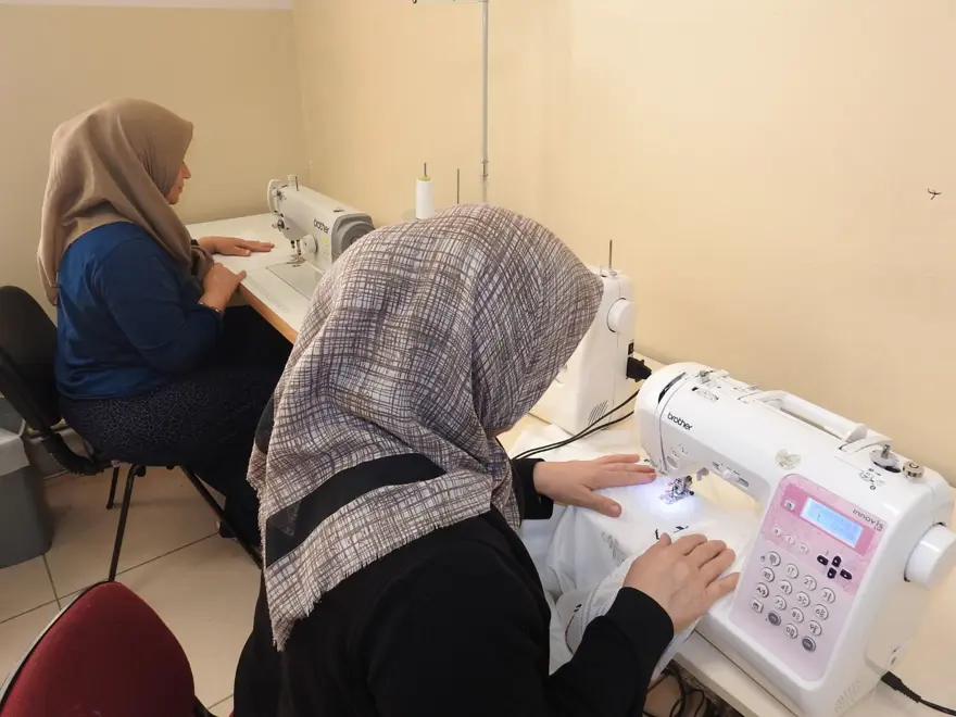 Hem meslek öğreniyorlar, hem para kazanıyorlar: El emeği ürünleri satıyorlar 4