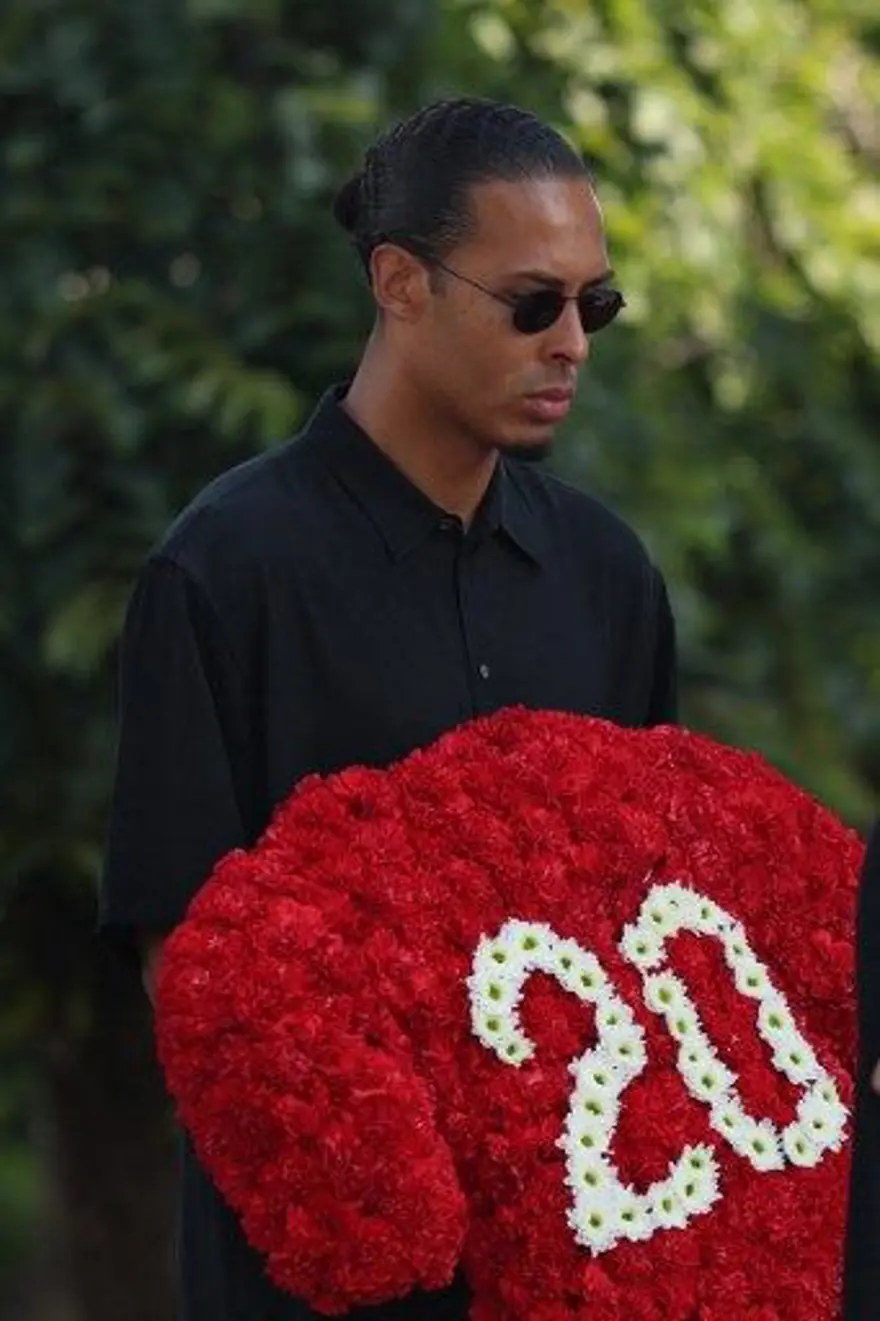 Futbol dünyası yasta: Jota'nın cenazesinde gözyaşları sel oldu! 4 Futbol dünyası yasta: Jota'nın cenazesinde gözyaşları sel oldu! 4