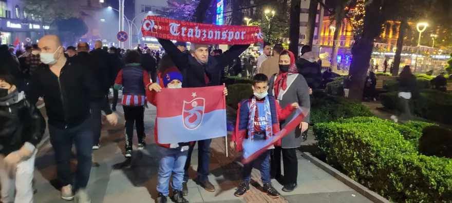 Beşiktaş galibiyeti sonrası Trabzon’da coşkulu kutlama 1