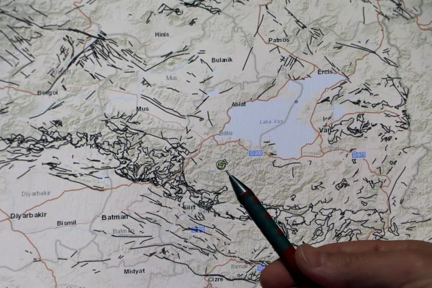 Bitlis'teki deprem kafaları karıştırdı: "Fay yok deprem var" 1
