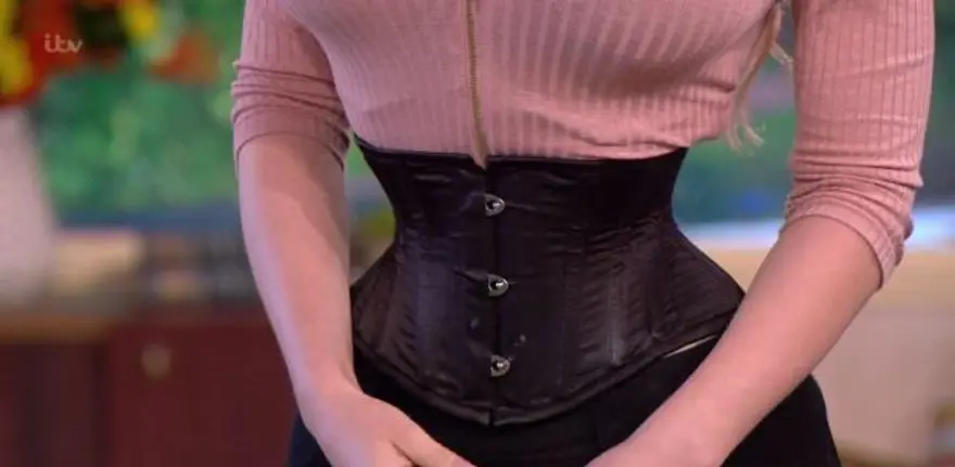 Wonder Woman’a benzemek için altı kaburgasını aldıran Pixee Fox'un son hali 5 Wonder Woman’a benzemek için altı kaburgasını aldıran Pixee Fox'un son hali 5