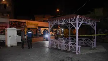 Parkta oturan arkadaş grubuna kurşun yağdırdılar: 4 yaralı