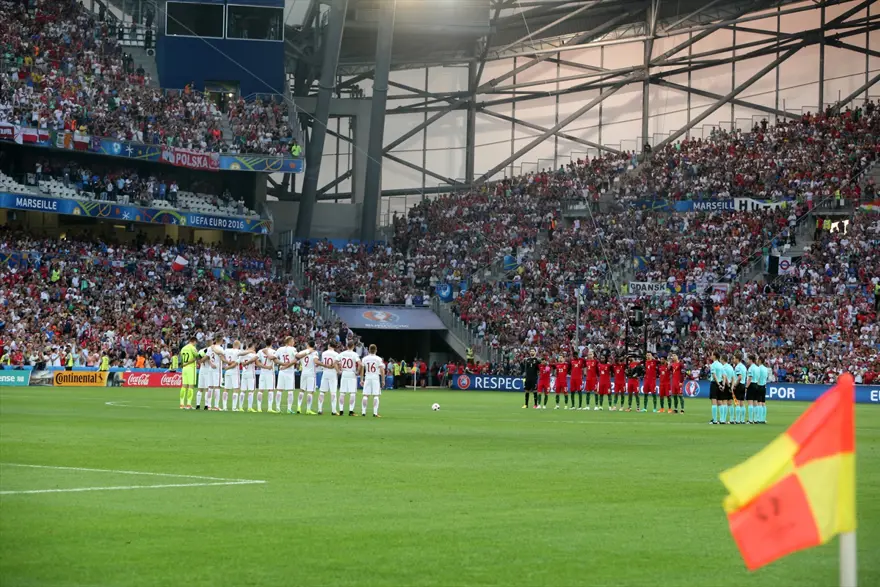 EURO 2016'da İstanbul için saygı duruşu 8