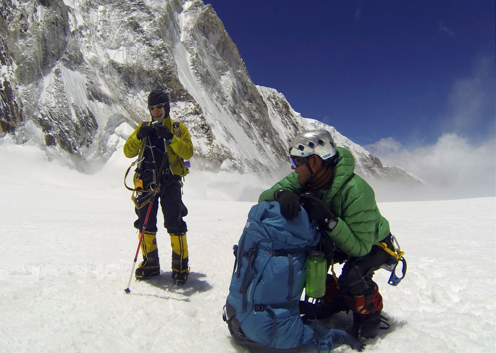 Everest'in en tehlikeli rotasında bir ilk: Tarihe geçen kayak!