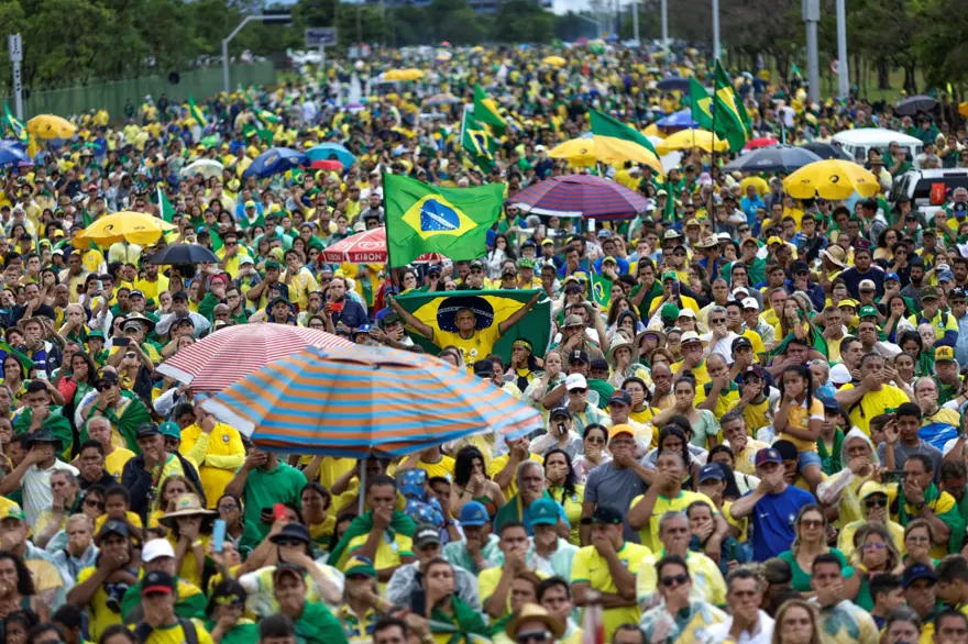 Brezilya'da Bolsonaro yanlıları darbe çağrısıyla protesto yaptı 