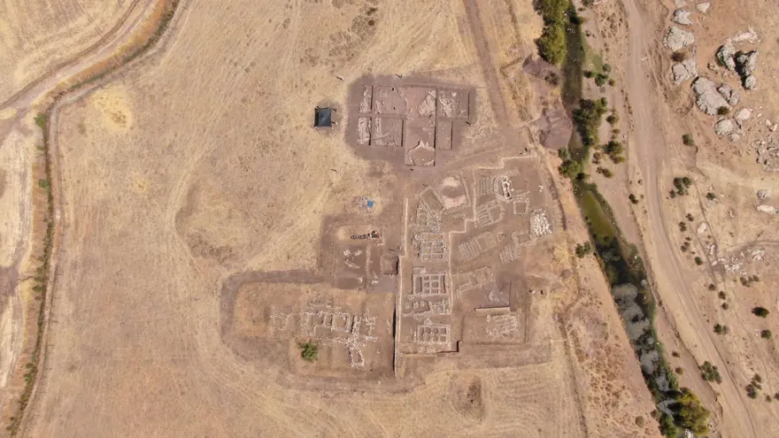 Çayönü Höyüğü'nde 5 bin yıllık sandık mezar bulundu 10 Çayönü Höyüğü'nde 5 bin yıllık sandık mezar bulundu 10