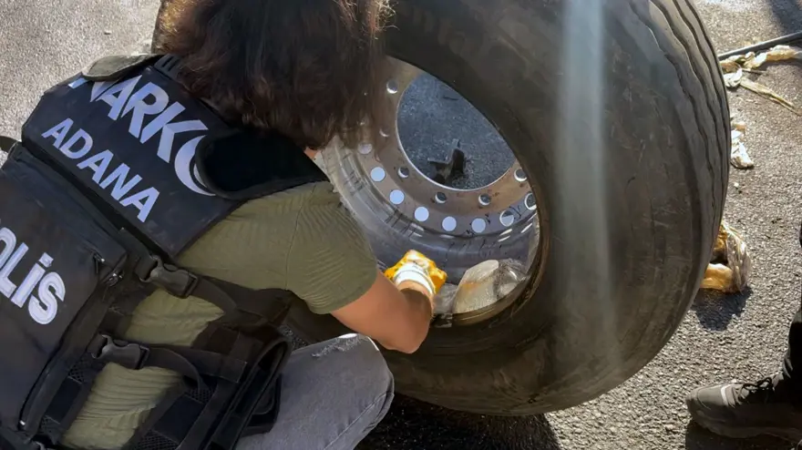 Otoyolda uyuşturucu operasyonu: TIR’ınlastiklerinden uyuşturucu çıktı 3