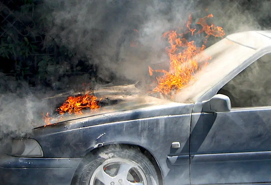 Ankara’da seyir halindeki otomobilin motorunda yangın 1