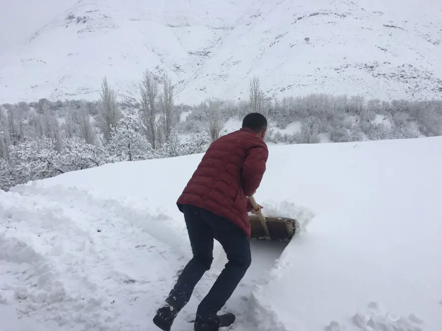 Van'da kar yolları kapattı: 83 yerleşim yerine ulaşım yok 5 Van'da kar yolları kapattı: 83 yerleşim yerine ulaşım yok 5