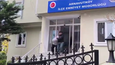 1300 liralık taksi ücretini ödemeyip silahla tehdit etti