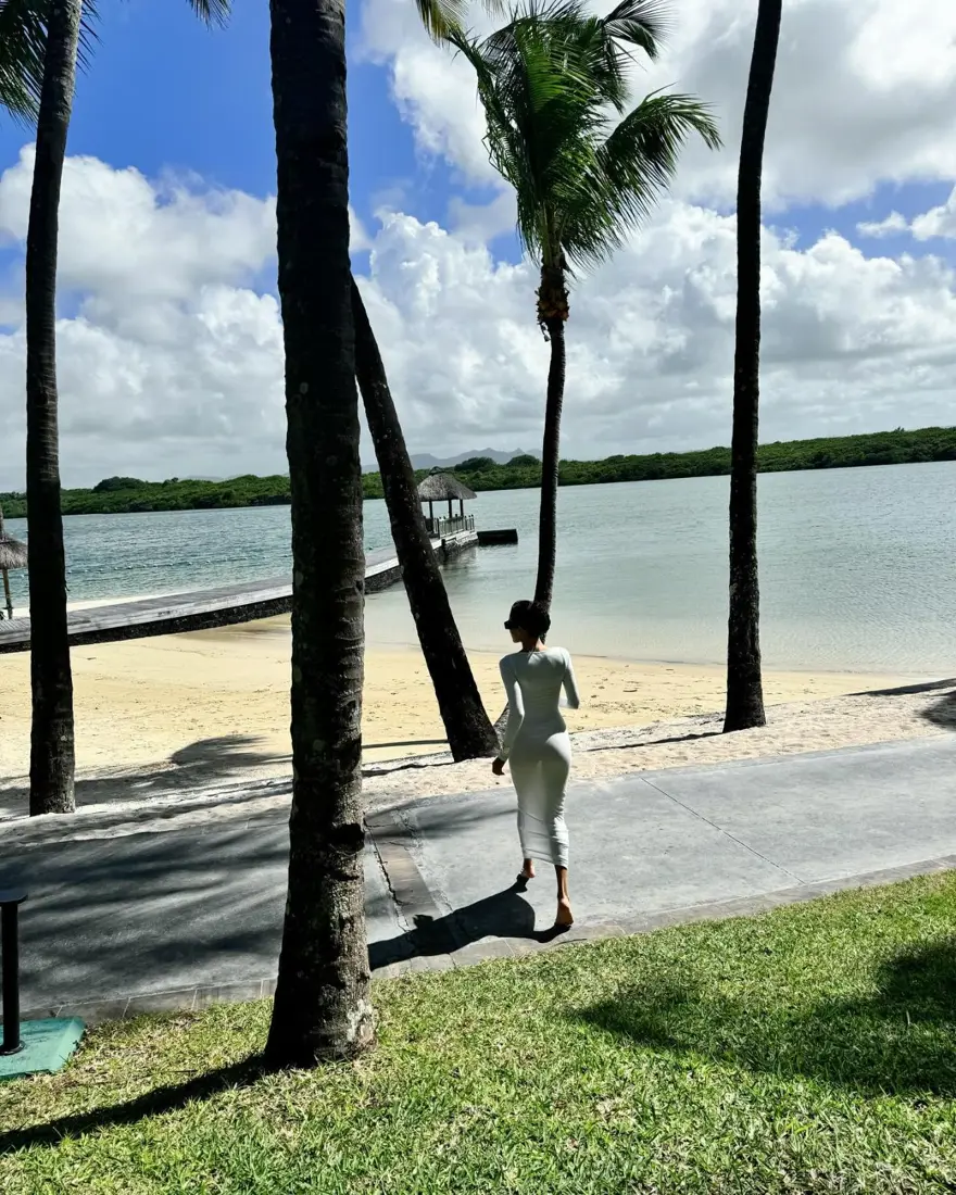 Hande Erçel şimdi de Mauritius tatilinde 6