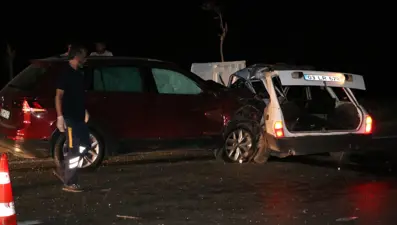 Otomobiller çarpıştı,evli çift öldü